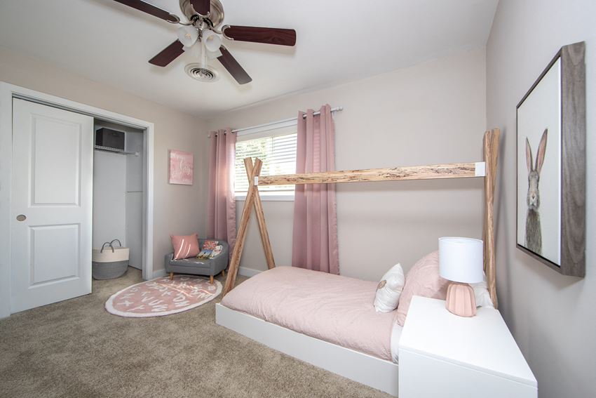 Crystal Lakes Apartments, 3501 Meadowdale Boulevard, Richmond, VA RentCafe